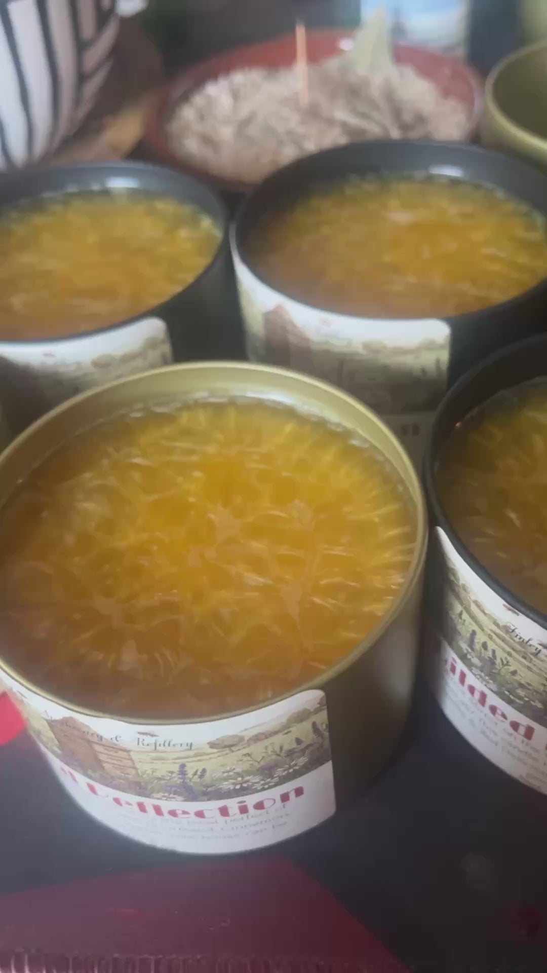 Gilded reflection wickless candle